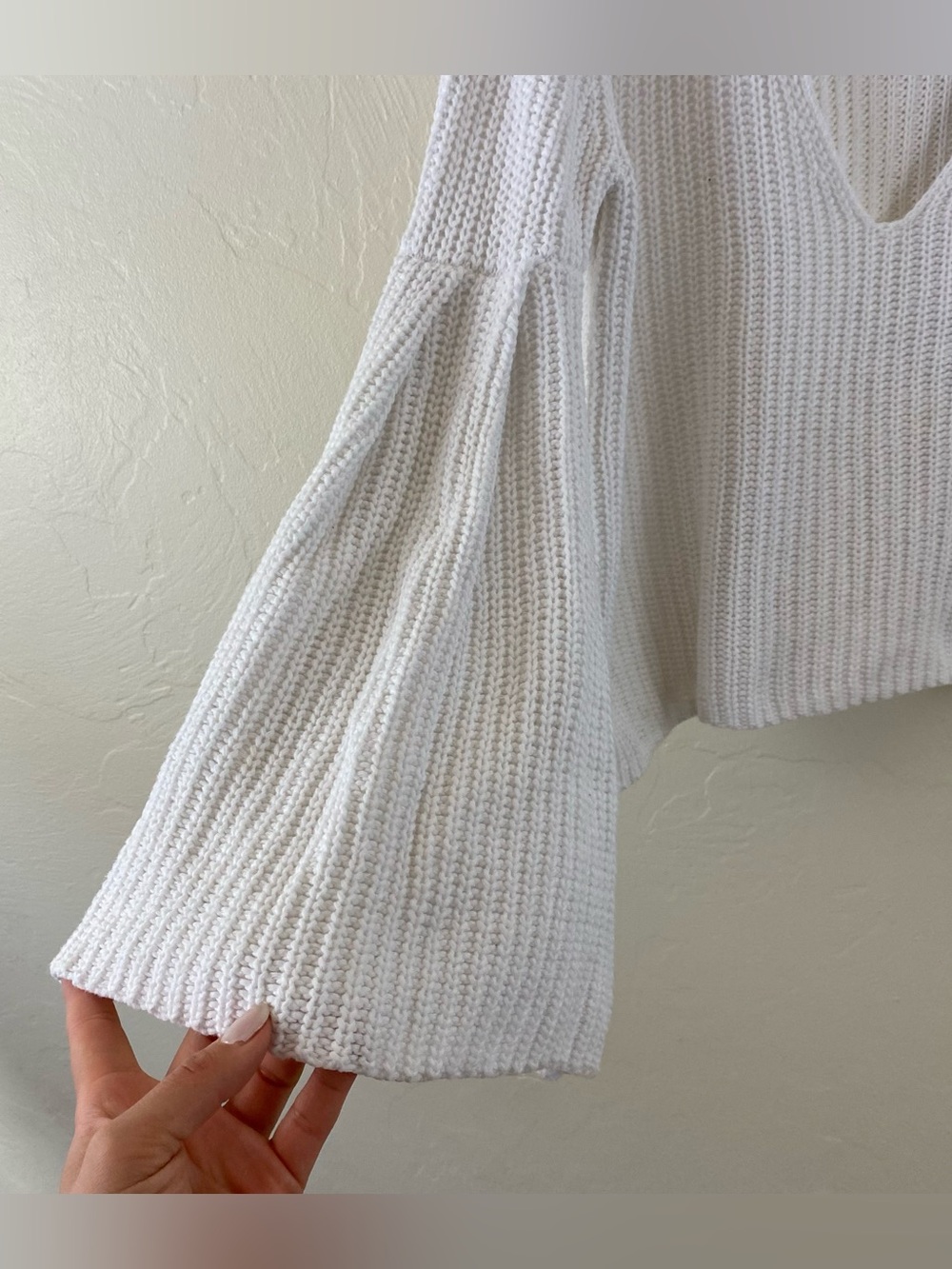 Free People Size XS White Cotton Ribbed Knit Bell Sleeve V-neck Pullover Sweater - Picture 2 of 6